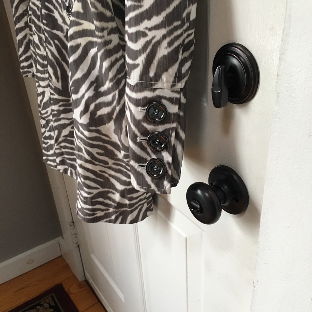 🎉HP🎉GUESS Women’s Zebra Print Trenchcoat 🧥👜 🦓 - Picture 10 of 16